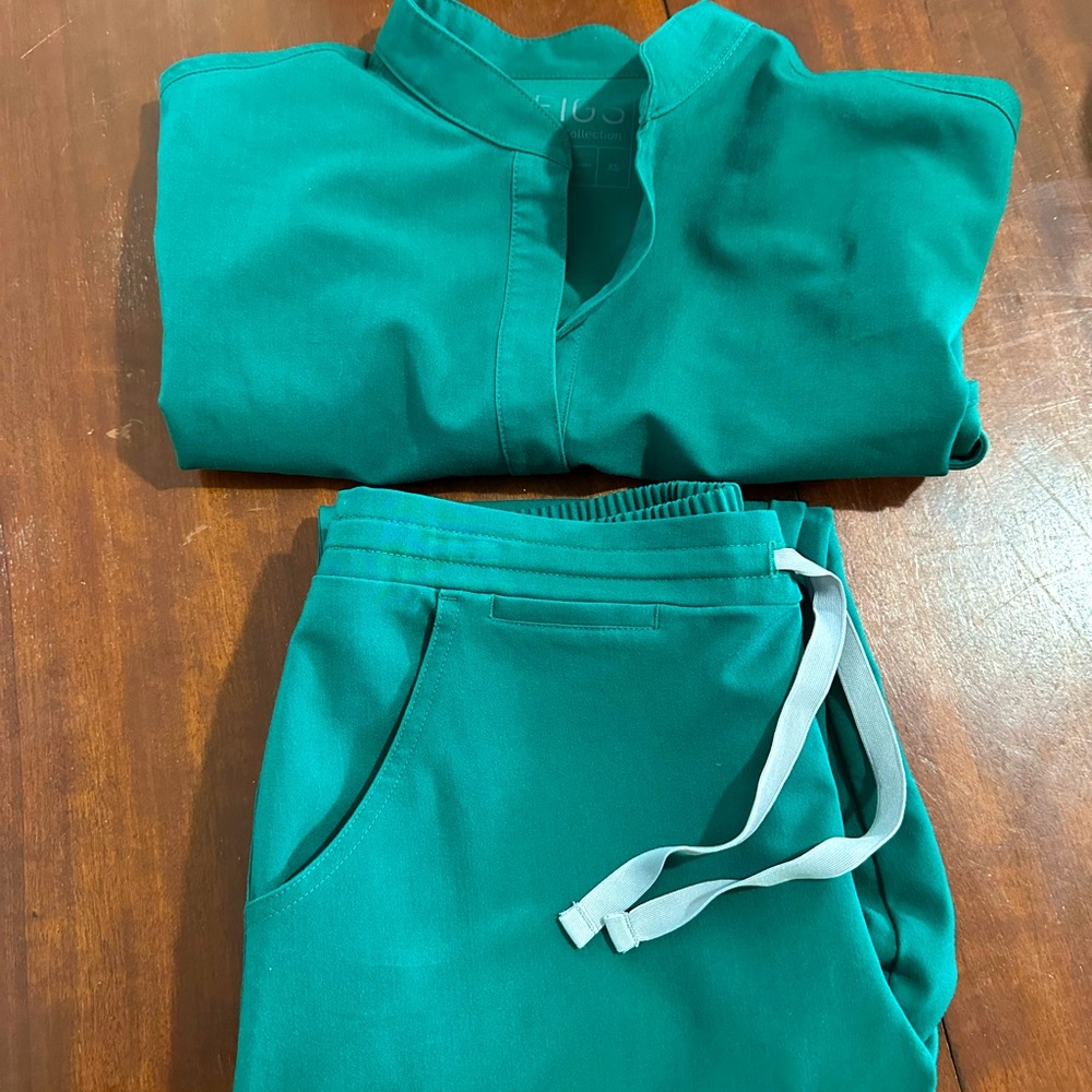 XS Fig Emerald Scrub Capri Set | Technical Collection